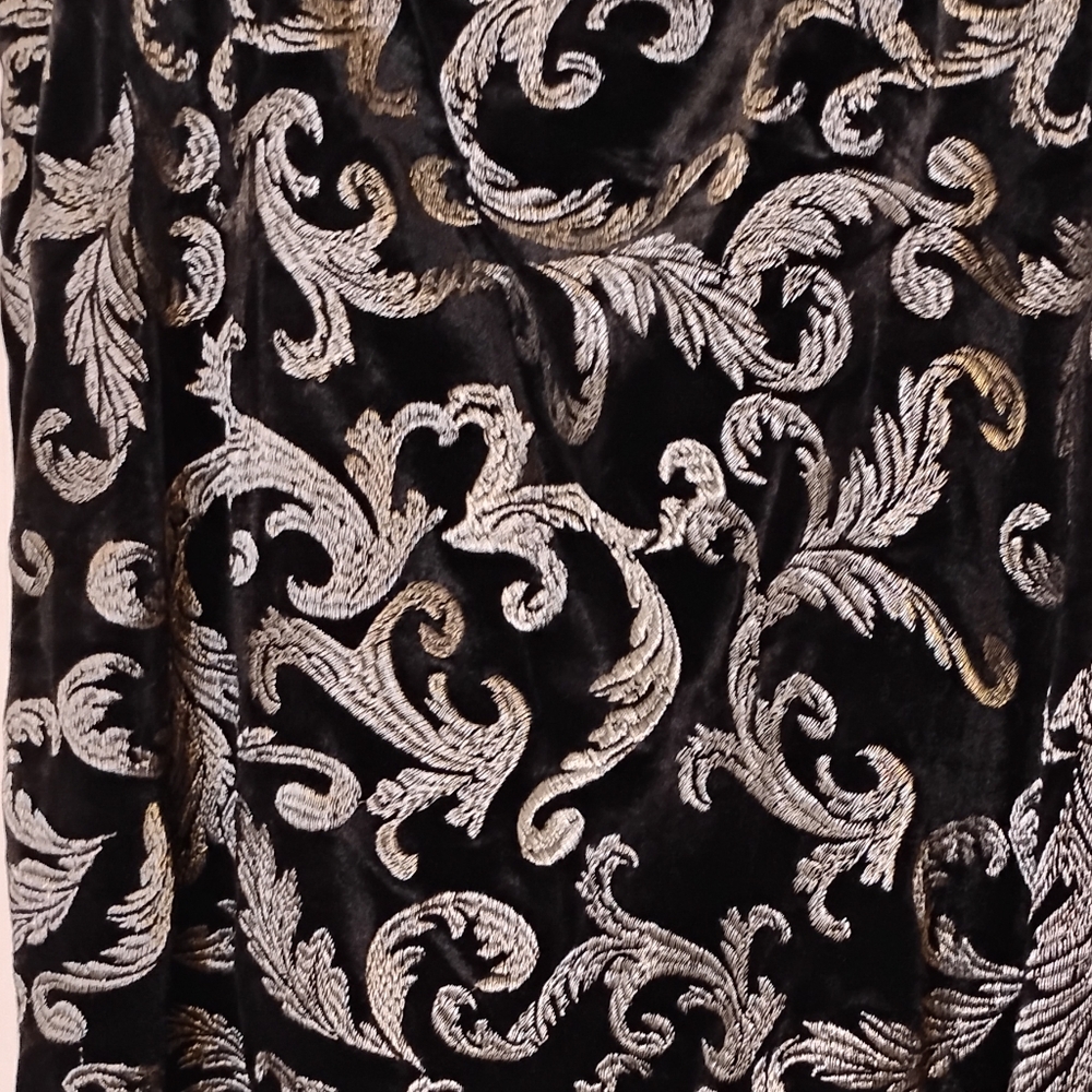 Midnight Velvet Plus Black and Silver Paisley on Velvet Embroidered Skirt Sz 1X - Picture 2 of 4
